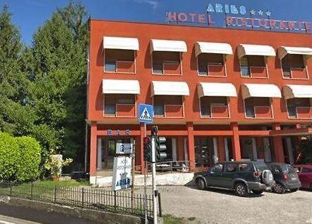 Aries Hotell Lesa Exteriör bild