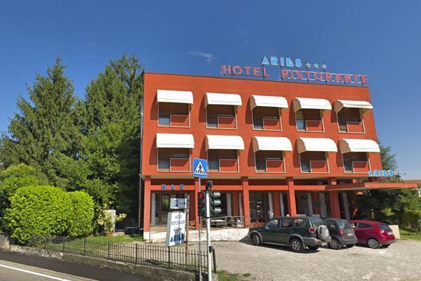 Aries Hotell Lesa Exteriör bild