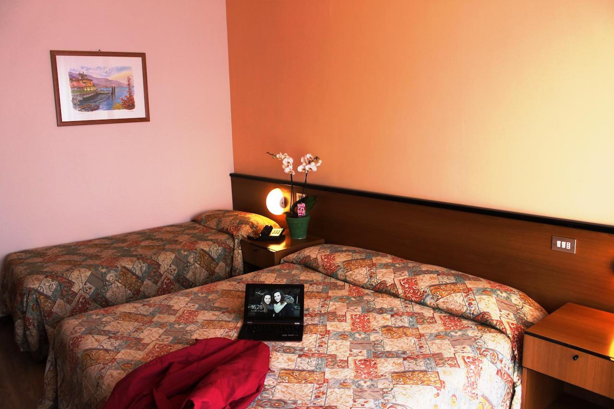 Aries Hotell Lesa Exteriör bild