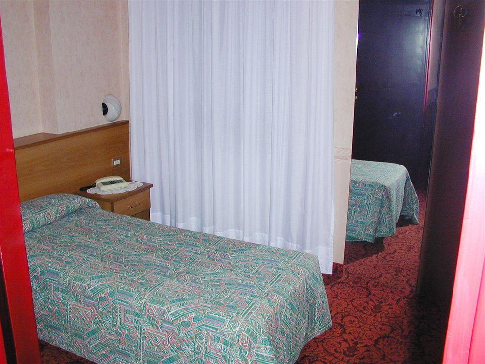 Aries Hotell Lesa Exteriör bild