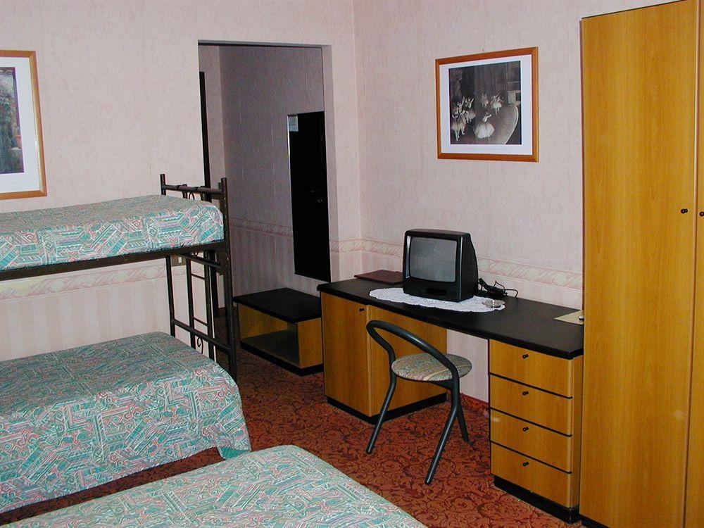 Aries Hotell Lesa Exteriör bild