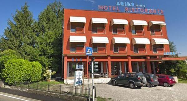 Aries Hotell Lesa Exteriör bild
