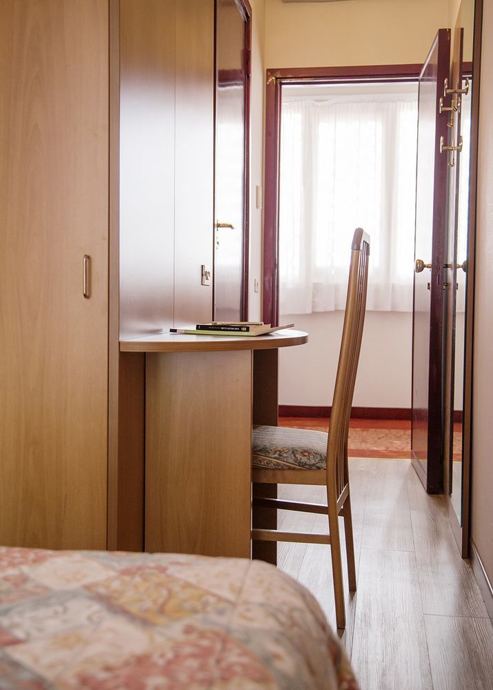 Aries Hotell Lesa Exteriör bild