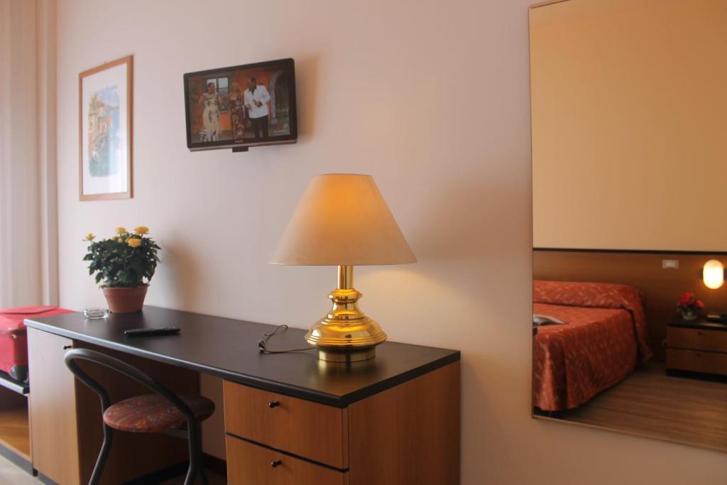 Aries Hotell Lesa Rum bild