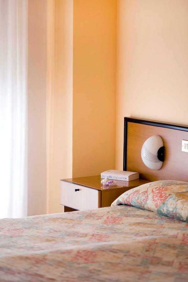 Aries Hotell Lesa Exteriör bild